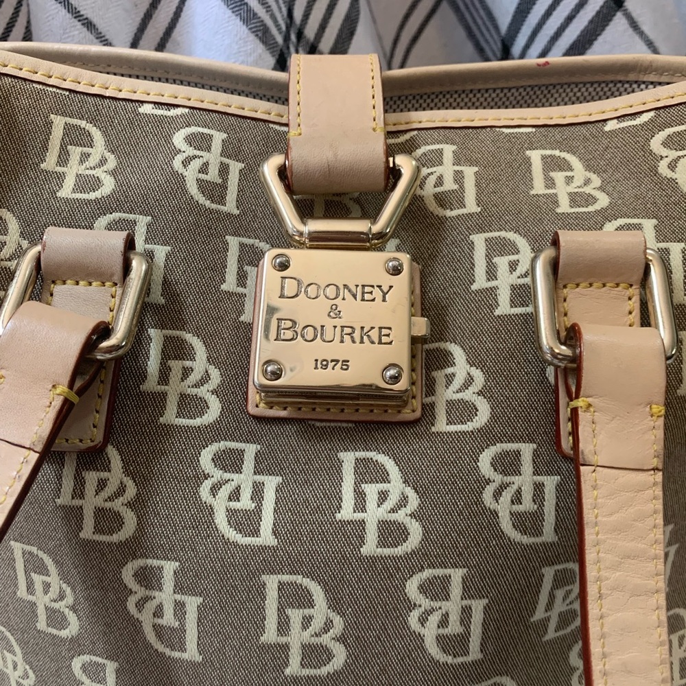 Dooney & Bourke Tan/Cream Bucket Bag-STAINED INSIDE, but outside is beautiful! - Picture 2 of 7